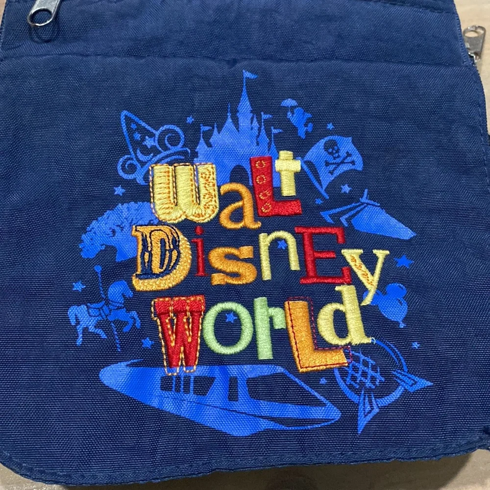 WALT DISNEY WORLD PARKS AUTHENTIC ORIGINAL EMBROIDERED NYLON CROSSBODY PURSE
